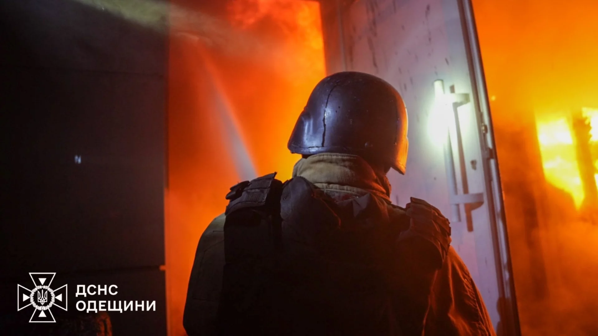 Огромен пожар в Подмосковието при химически завод. В Одеса десетки хиляди са без ток (ВИДЕО)