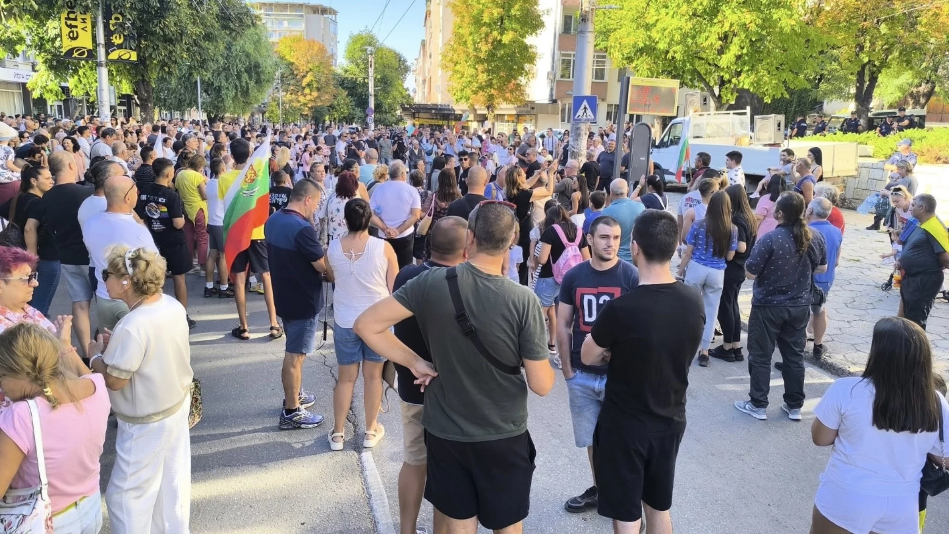 Плевенчани отново блокираха пътя за София в протест за вода