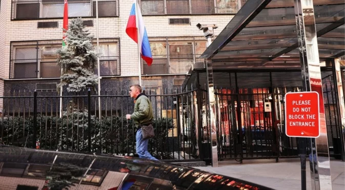 Мъж нахлу с кола в двора на руското консулство в Сидни (ВИДЕО)