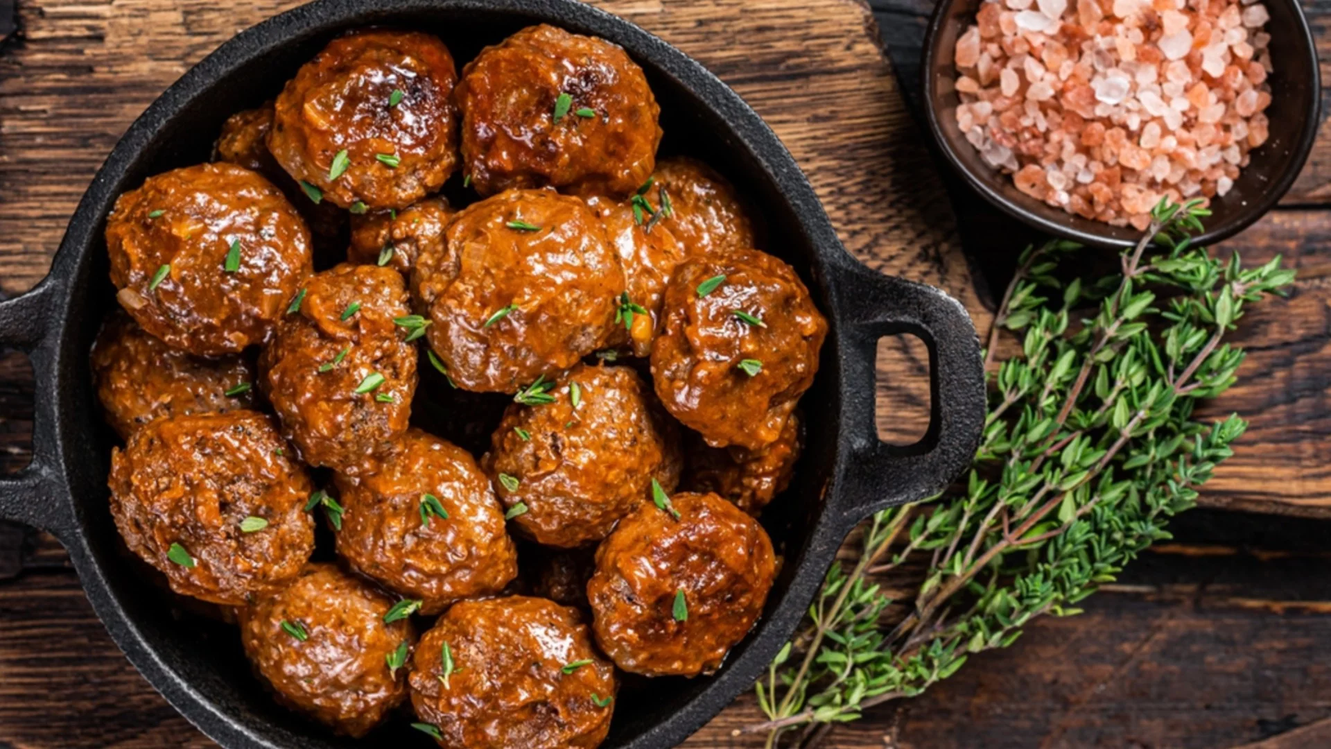 Тези кюфтета по ориенталски със сос пасват перфектно на българския вкус