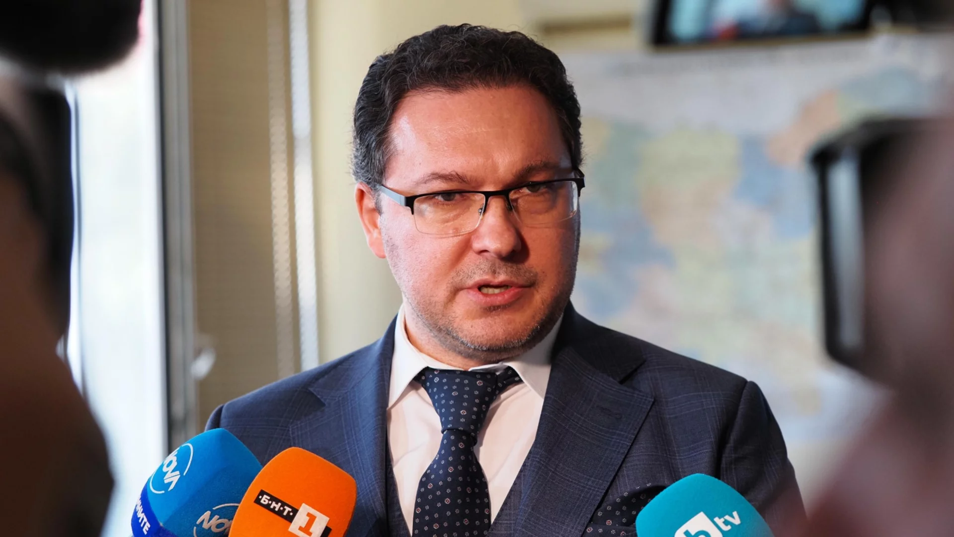 ПП-ДБ и Радев халюцинират: МВР министърът отрече Мирослав Рашков да има зависимости