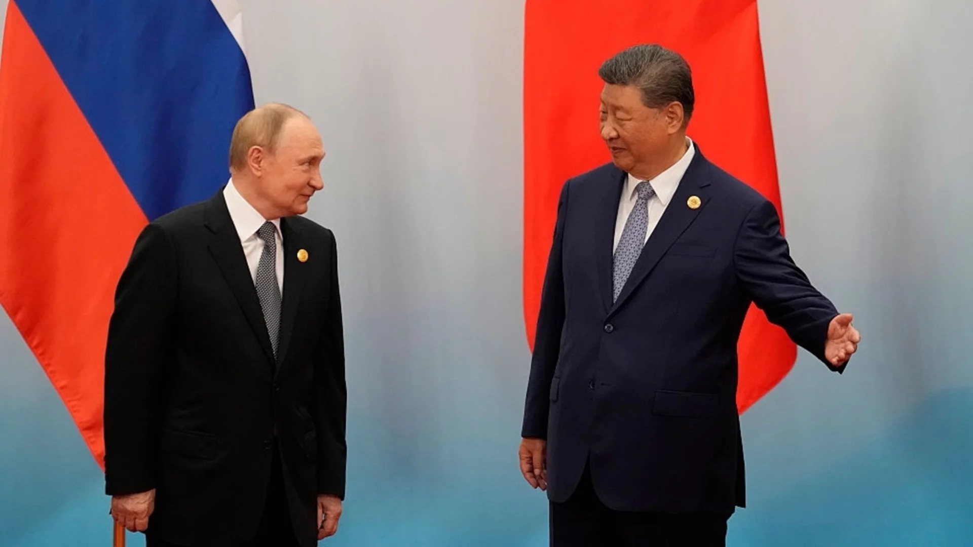 Срещата в Китай: Си Дзинпин пренаписва историята и иска Тайван, но Путин може да го подкопае
