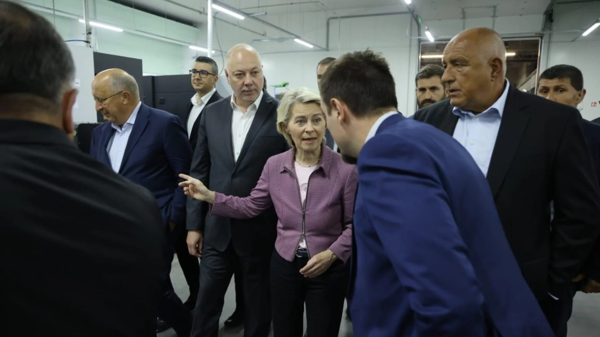 Фон дер Лайен поиска силна възпираща сила срещу "хищника" Путин