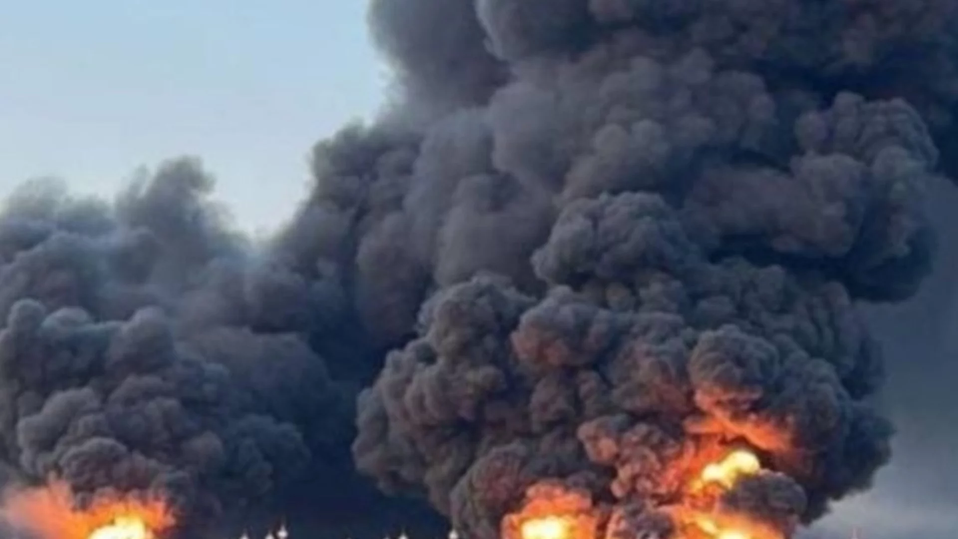 "Горящи снаряди и шрапнели":  Извънредно положение и евакуация в Западна Либия (ВИДЕО)