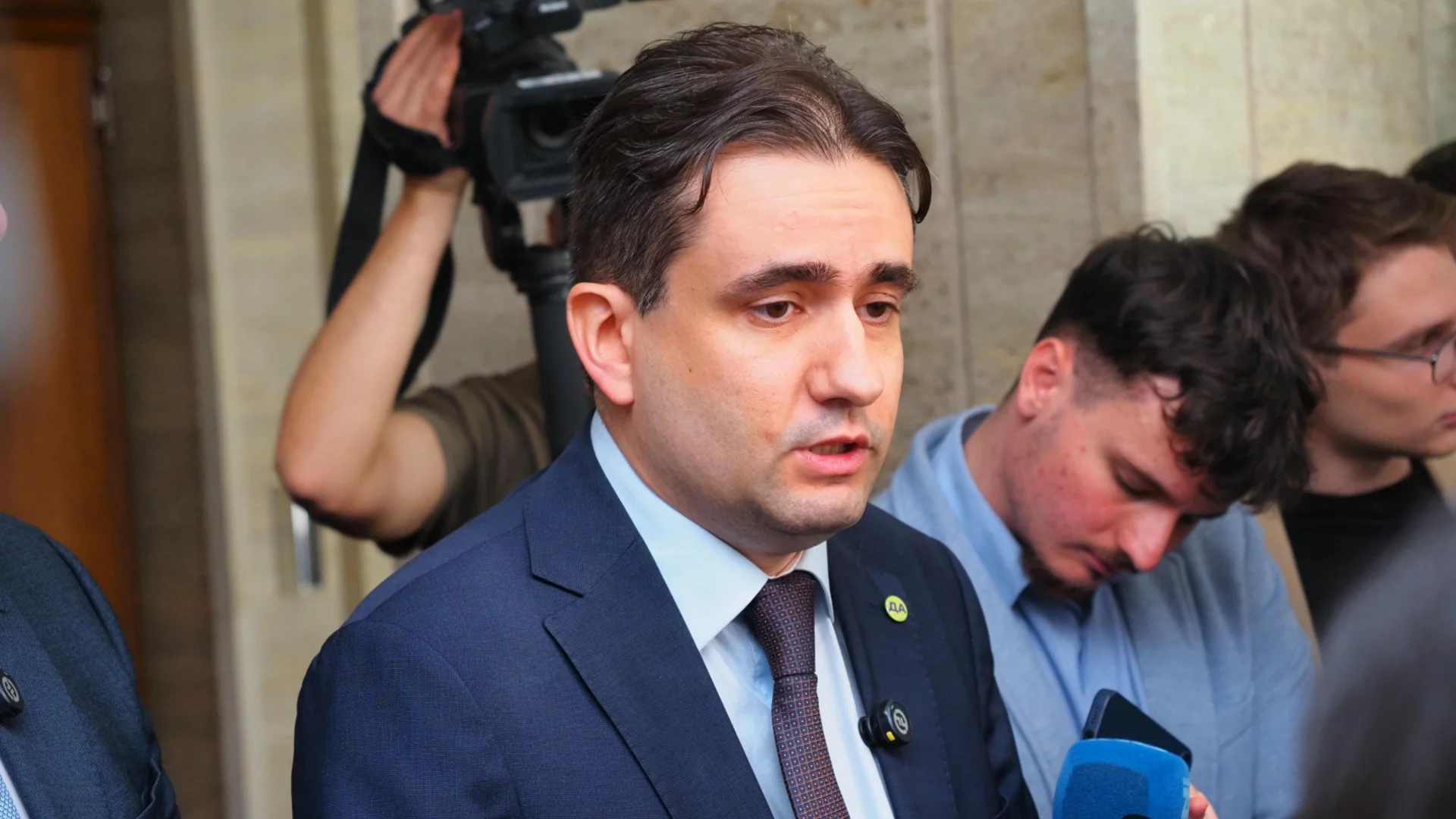 Вотът на недоверие доказа влиянието на Пеевски: Божанов очаква "изненадваща подкрепа"