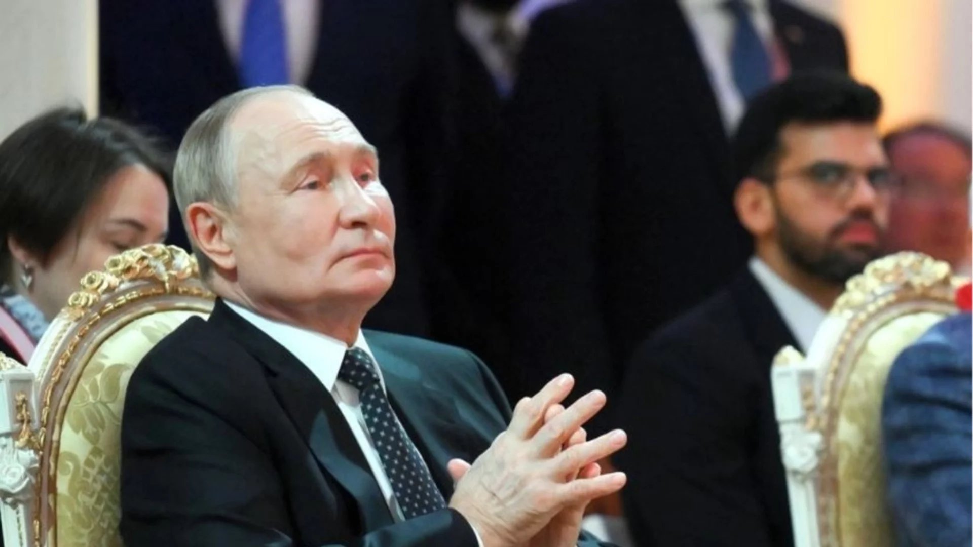 Путин пристигна в Пекин (ВИДЕО)