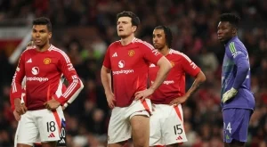 Куриоз: Манчестър Юнайтед се чуди как да го махне, а той иска нов договор и още пари