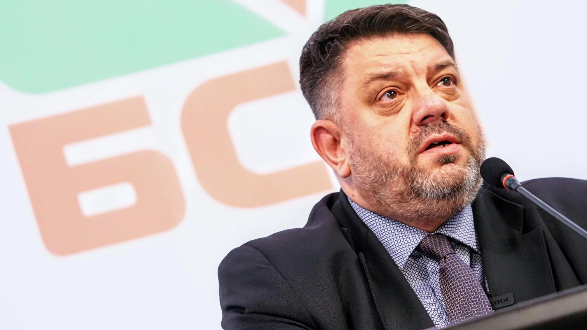 Сега ли трябваше да отиде вицепремиерът и лидер на БСП в Китай, когато Путин е там? Имаше и други евролидери