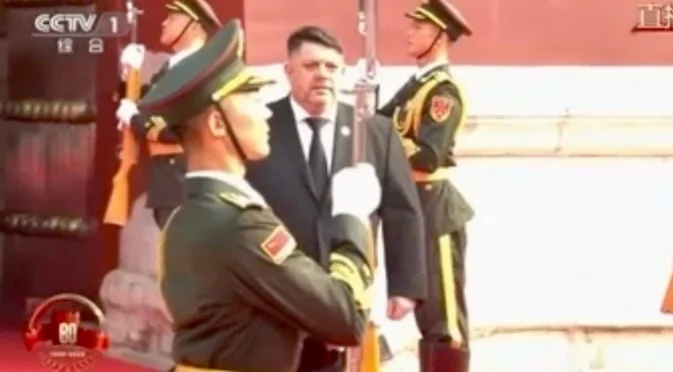 Сега ли трябваше да отиде вицепремиерът и лидер на БСП в Китай, когато Путин е там? Имаше и други евролидери