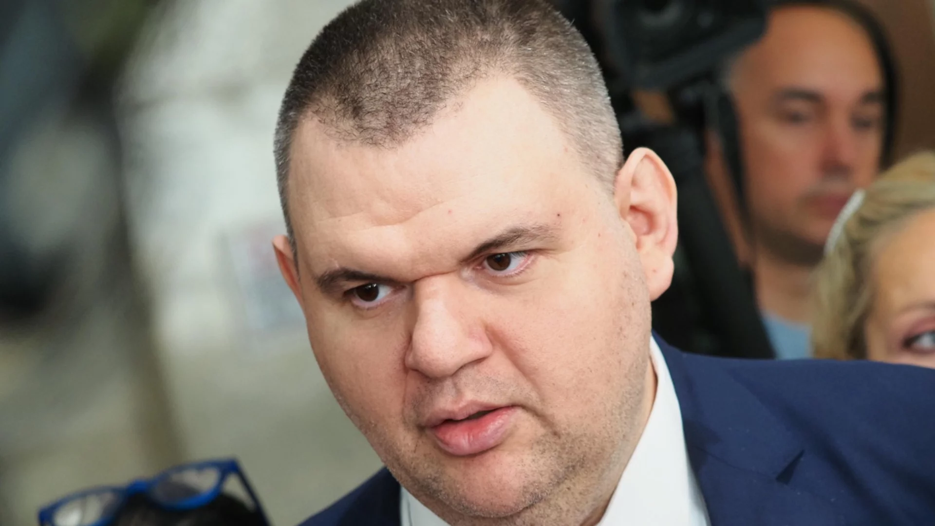 Пеевски продължава да подкрепя кабинета, но обеща истината за всеки в държавата (ВИДЕО)