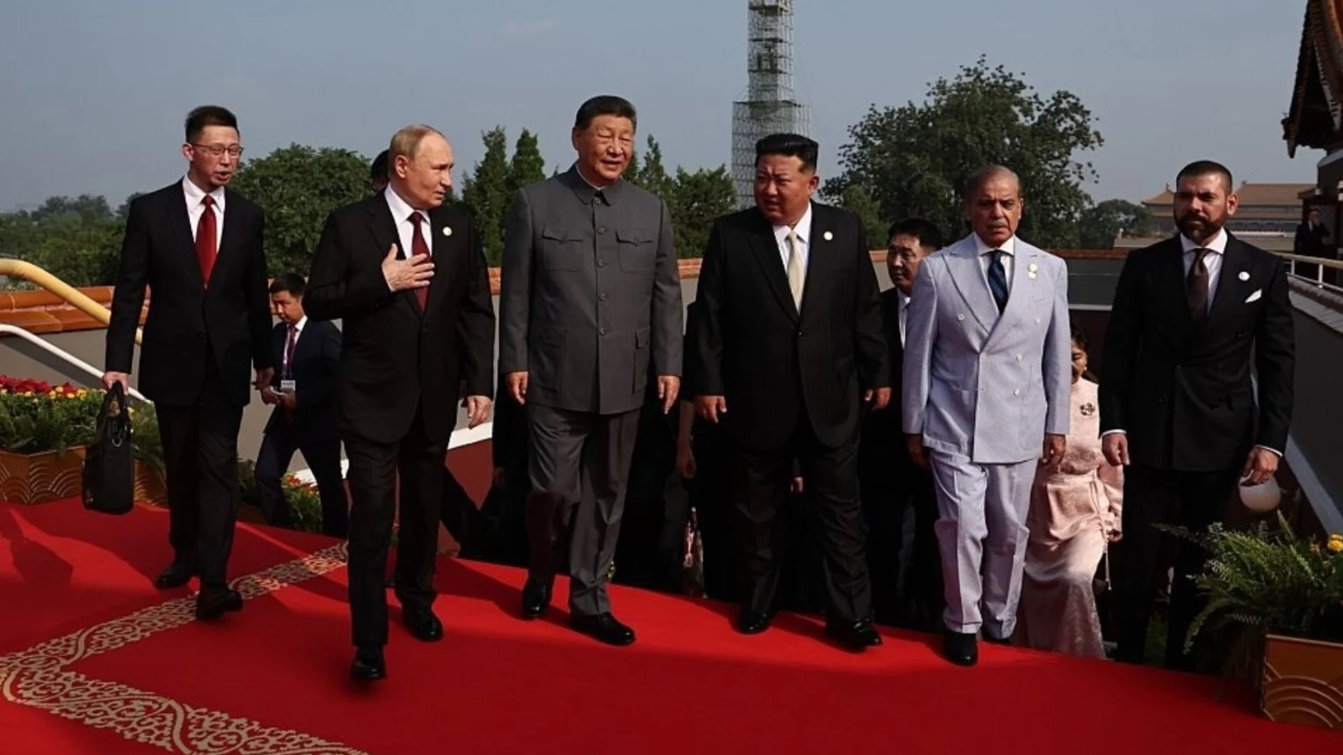 Президентът Путин е като един сервитьор, който се опитва да обслужи всички
