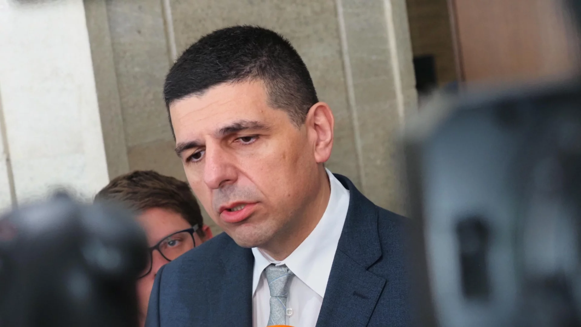 "Работа в леглото с Борисов и Пеевски нямаме": Мирчев отговори на ГЕРБ за обща президентска кандидатура (ВИДЕО)