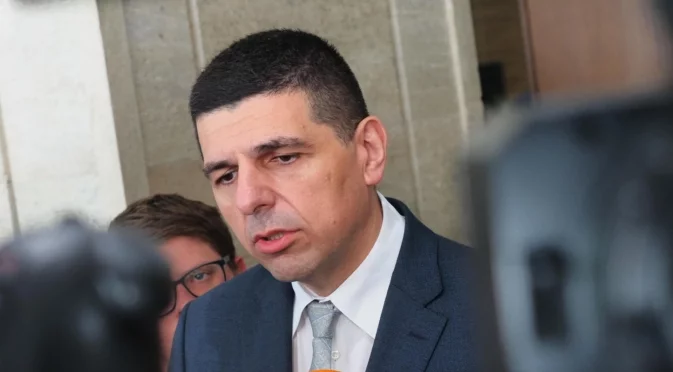 "Работа в леглото с Борисов и Пеевски нямаме": Мирчев отговори на ГЕРБ за обща президентска кандидатура (ВИДЕО)