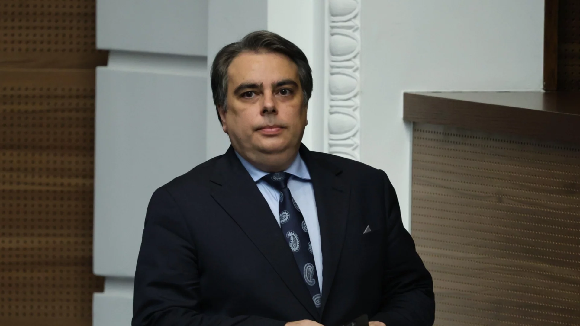 Кучето е изяло преписката: Асен Василев иска да забърза освобождаването на Коцев (ВИДЕО)