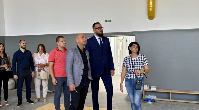 Кметът и зам.-кметът на Пловдив провериха ремонта на ОУ „Димитър Талев“
