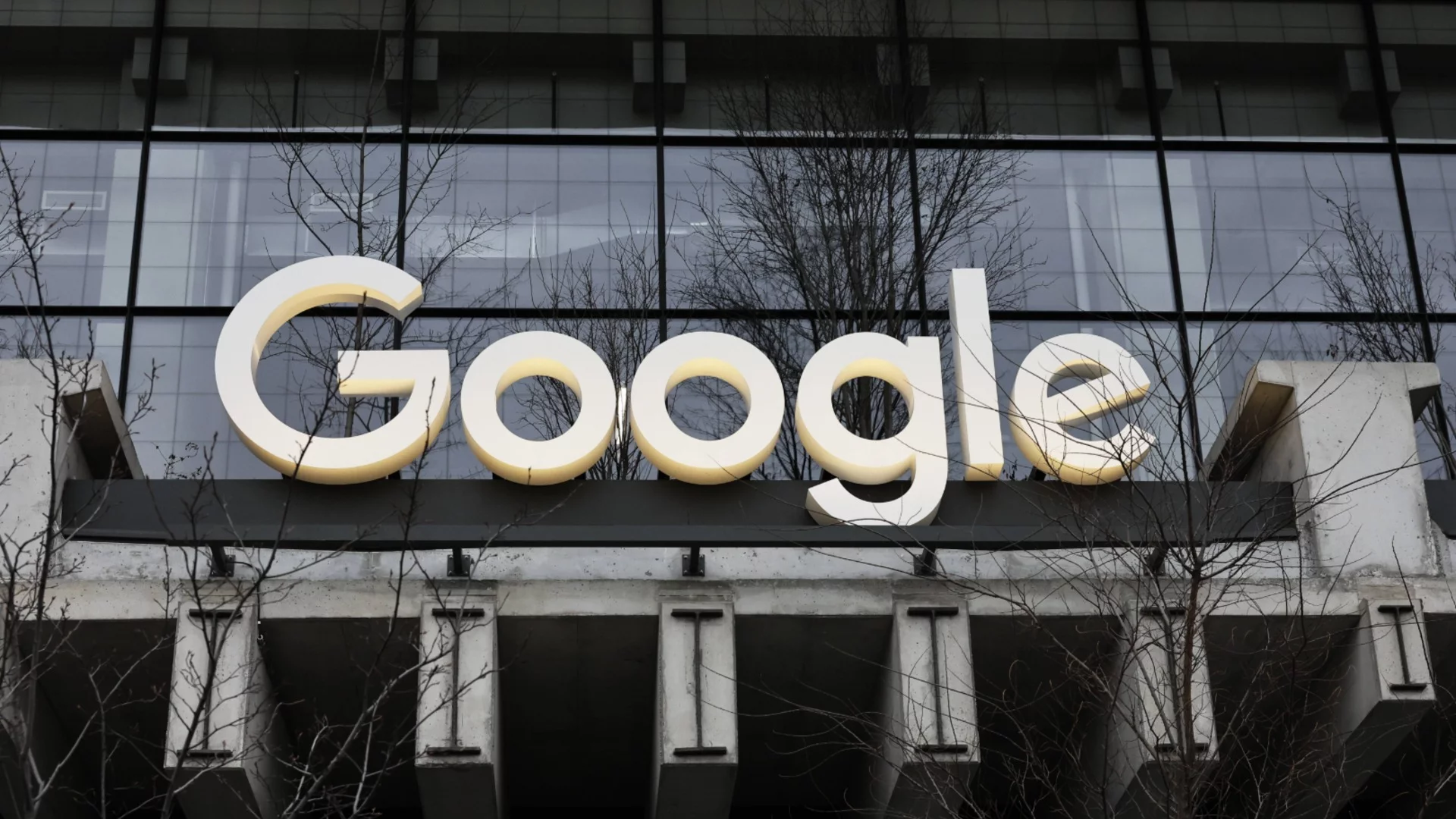Напук на заплахите на Тръмп: Брюксел глоби Google с близо 3 млрд. евро