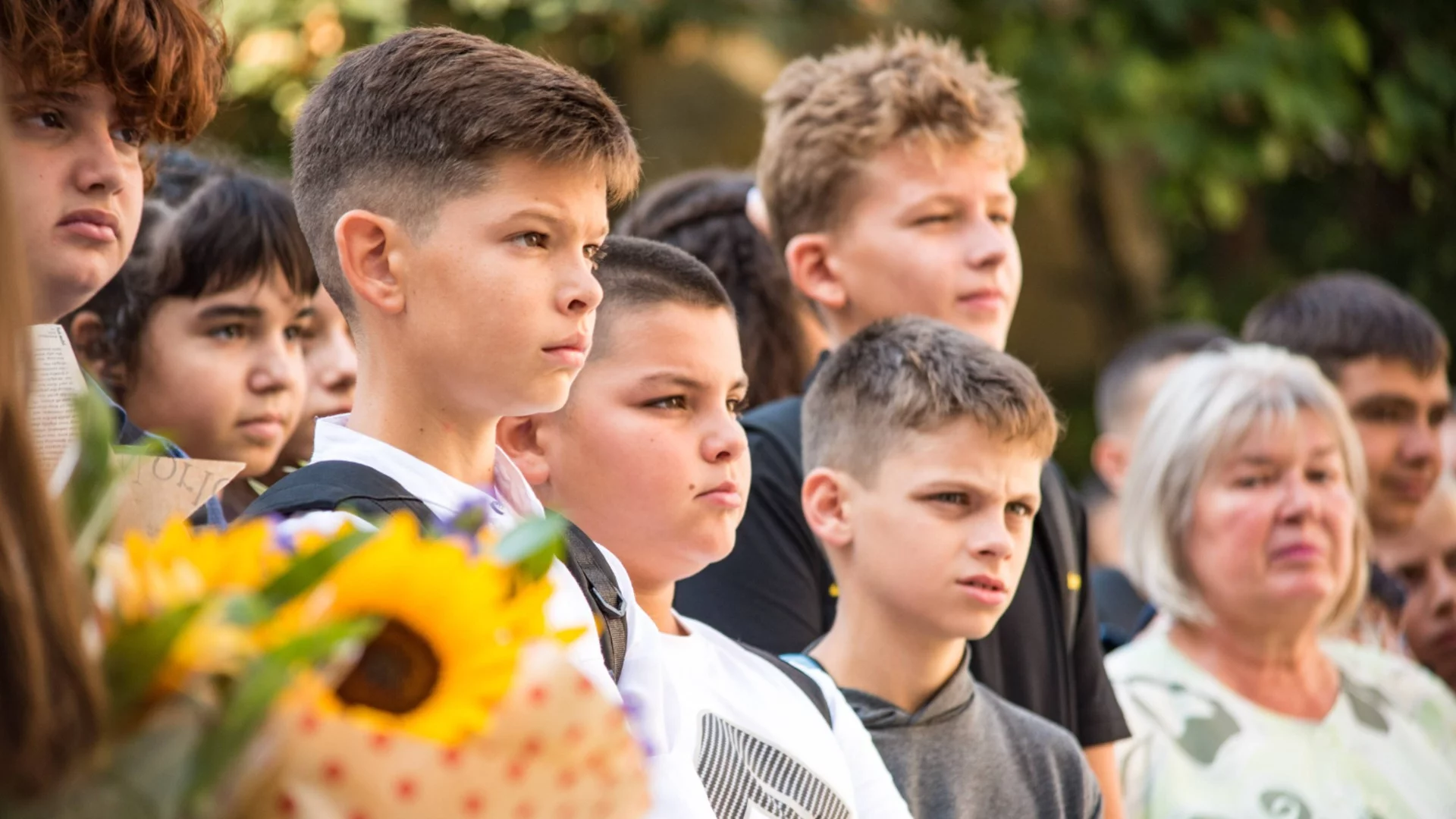 Религията няма място в час. Учете си я в парламента, вместо да се биете