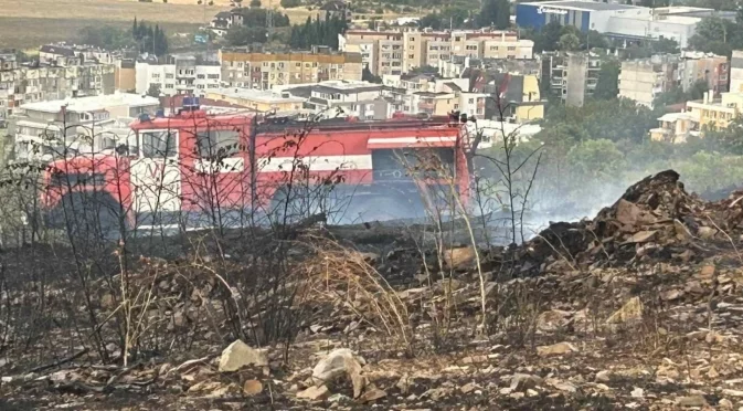 Продължава борбата с огъня в Сакар
