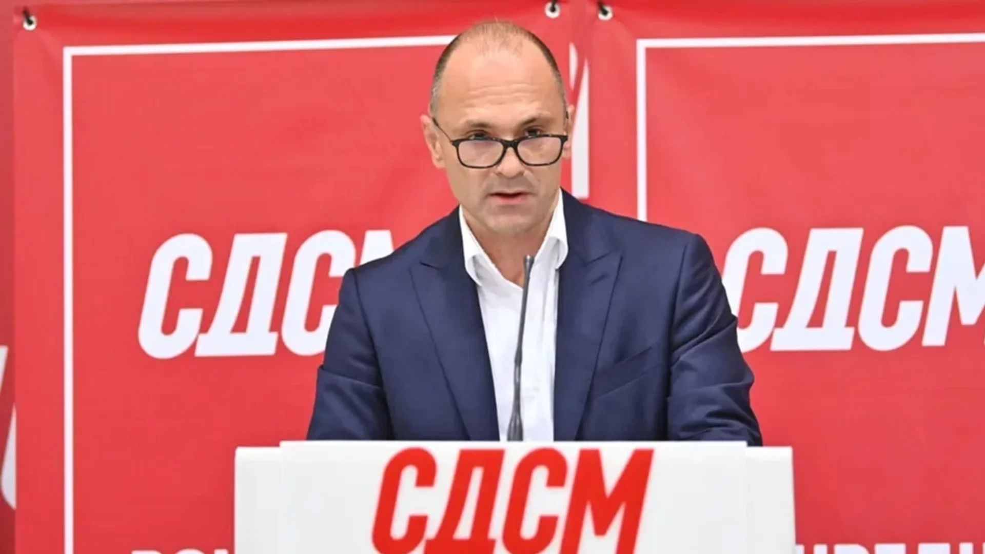 Лидерът на македонската опозиция отива във Франция да лобира за ЕС