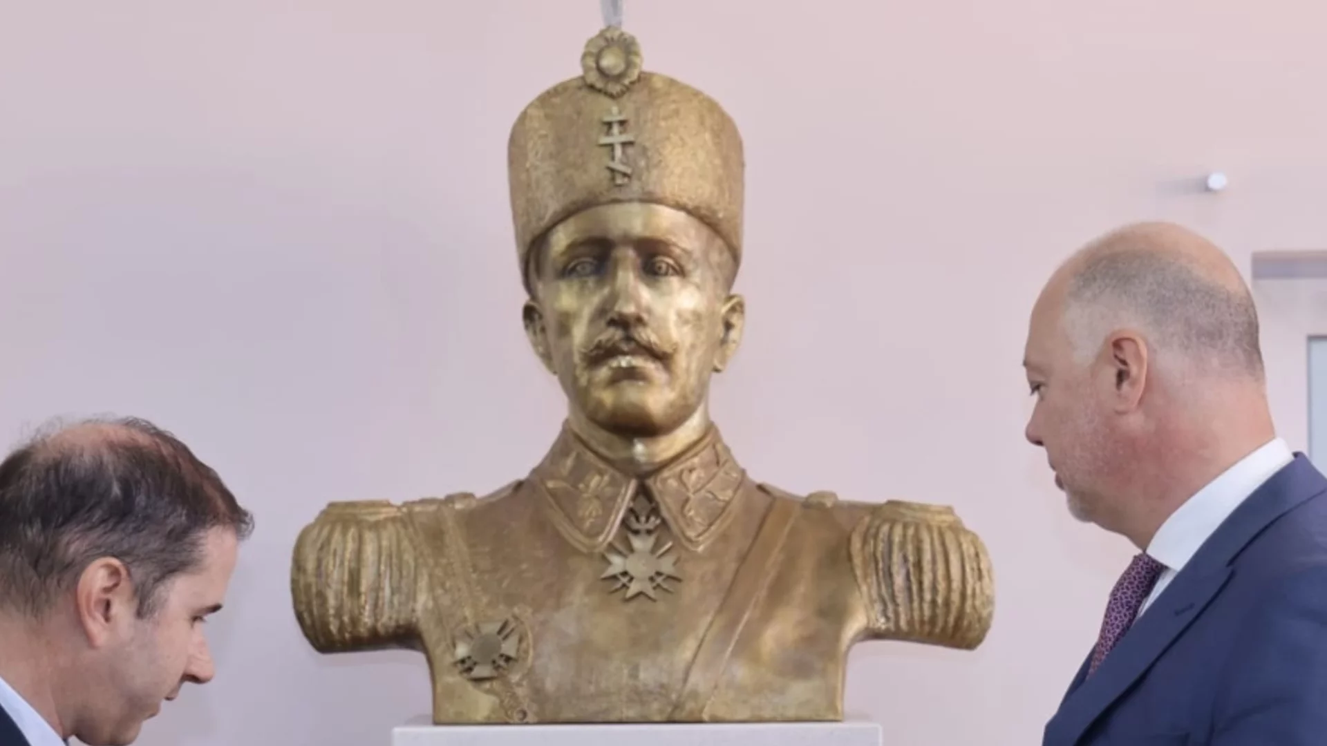Откриха бюст-паметник на Александър Батенберг в Подгорица (СНИМКИ)