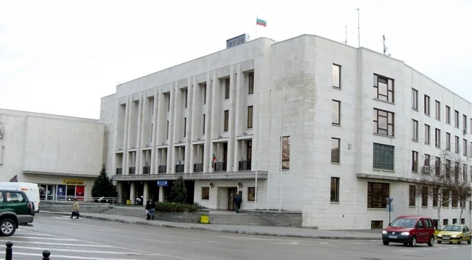 Скрита в мазето на Община Горна Оряховица: Разбиха ферма за криптовалута