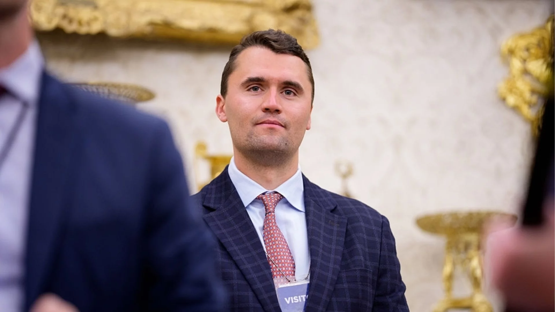 Докато говори за масовите стрелби: Застреляха публично известен поддръжник на Тръмп (ВИДЕО 18+)