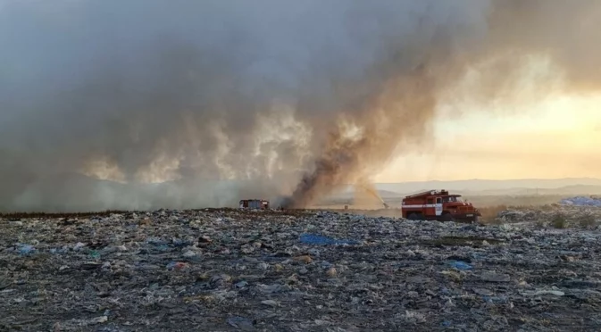 Горят боклуци под Аспаруховия мост