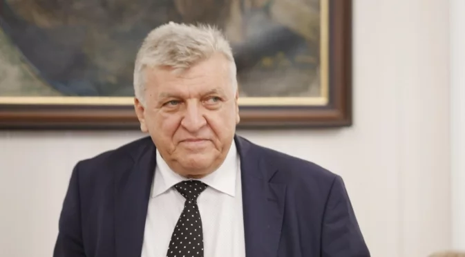Чака ни санкция от ЕС: Манол Генов за рисковете от намаляване на продуктовите такси
