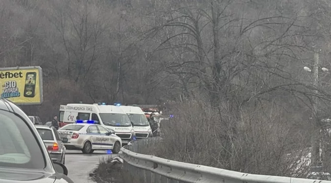 Катастрофа затруднява движението в района на Владая