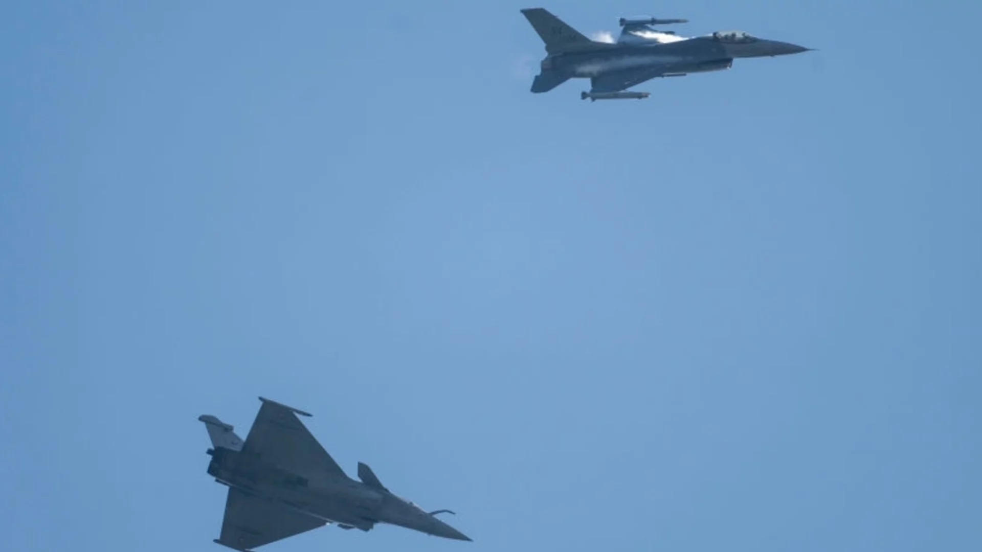 За да патрулират Източна Европа: Франция изпраща три изтребителя Rafale