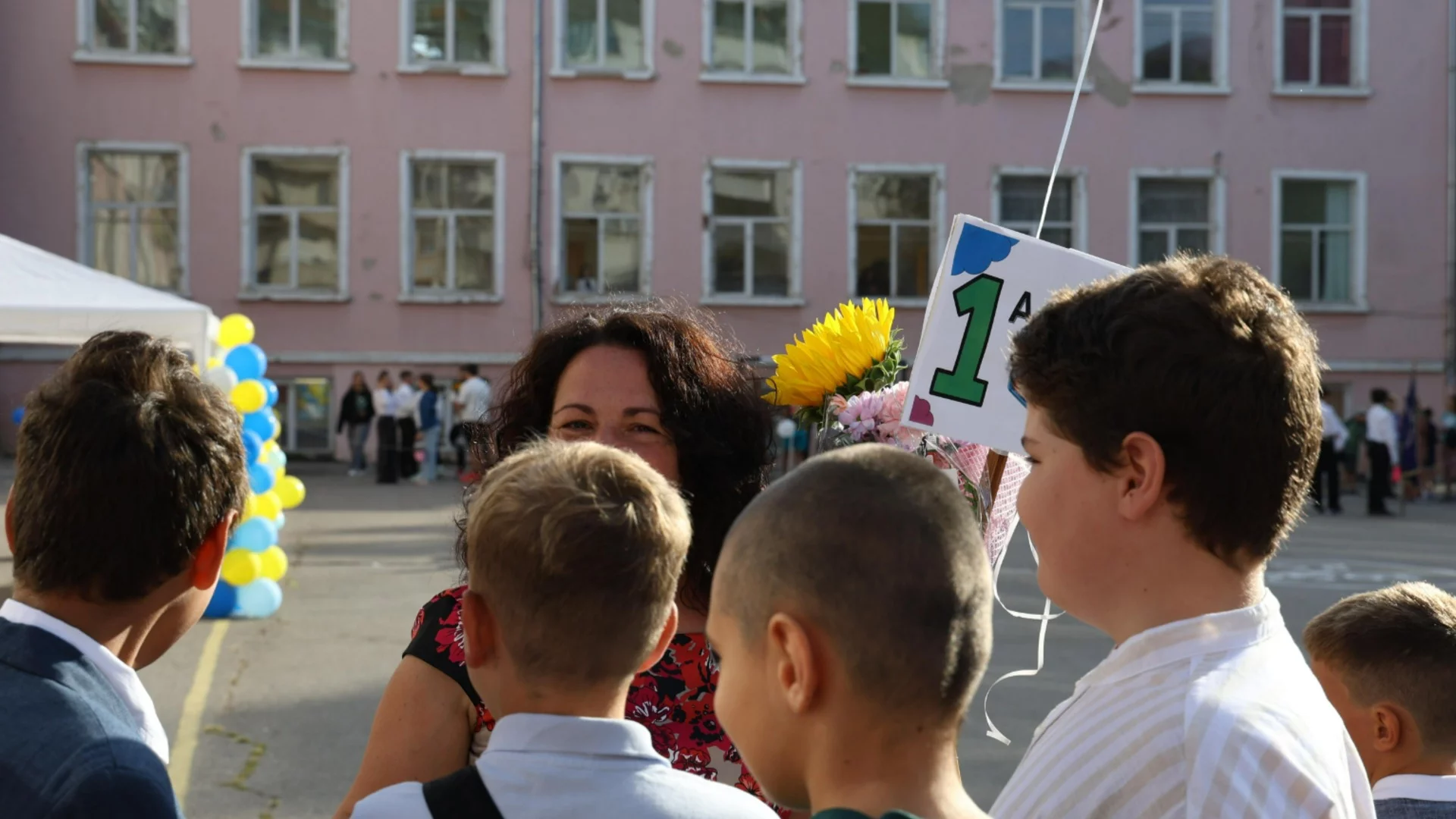 Стана ясно колко ученици са получили еднократна помощ за първия учебен ден