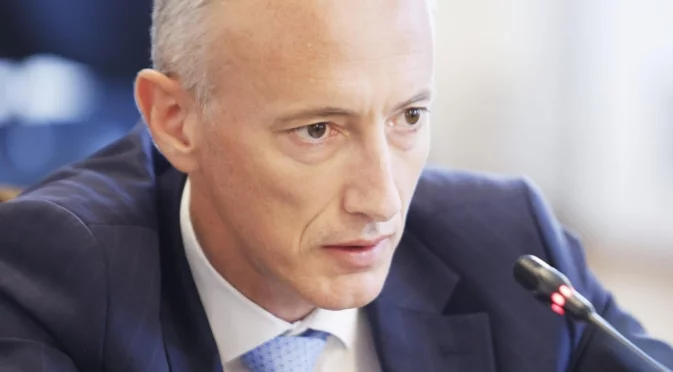 Екраните, формализмът и мотивацията: Красимир Вълчев за проблемите в образованието