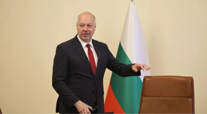 Ще падне ли правителството: Петият вот на недоверие влиза в парламента