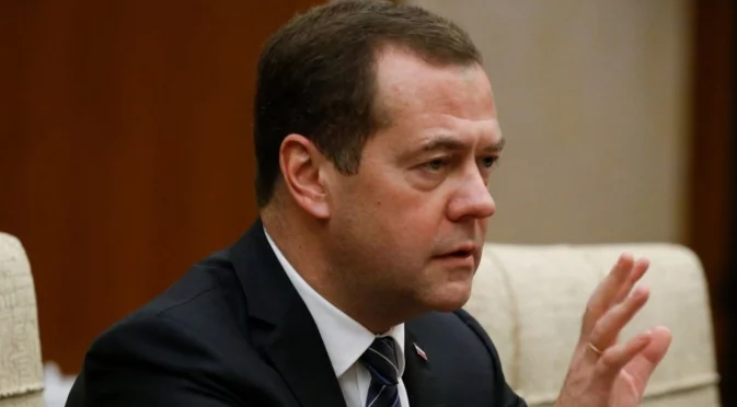 Война на НАТО с Русия нарече Медведев безполетната зона в Украйна