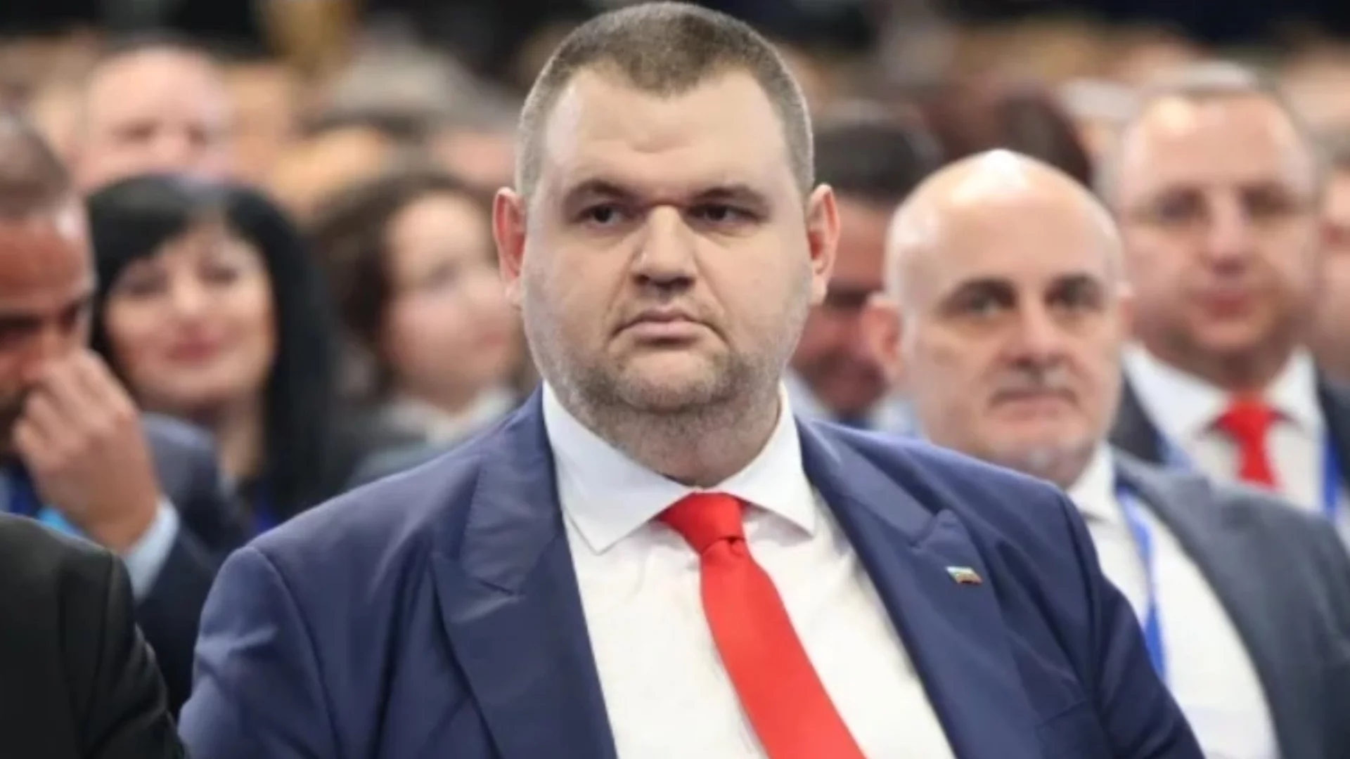 Делян Пеевски сложи всичко в кюпа на "лъжите": Радев, неговите "авери" и дори Чарли Кърк