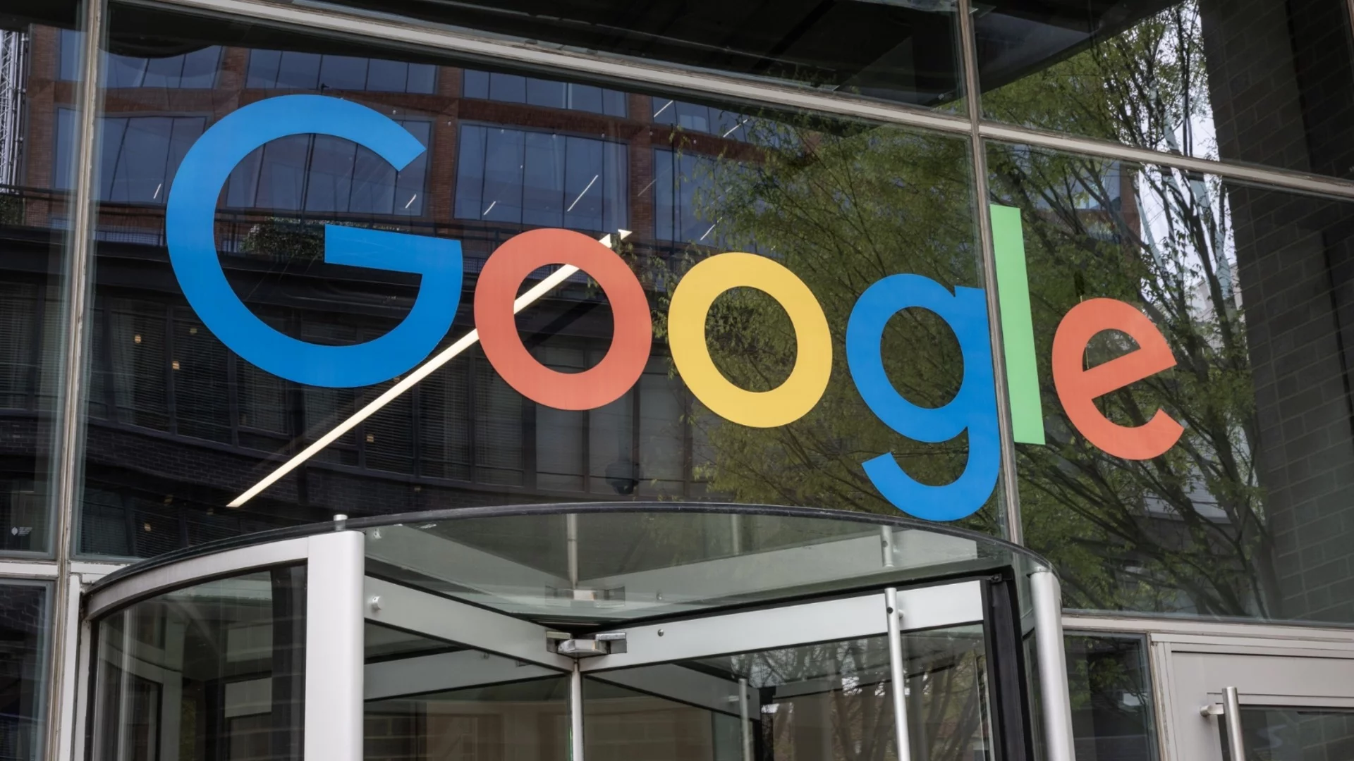 Google отива на съд заради изкуствения интелект, намаляващ трафика към сайтовете