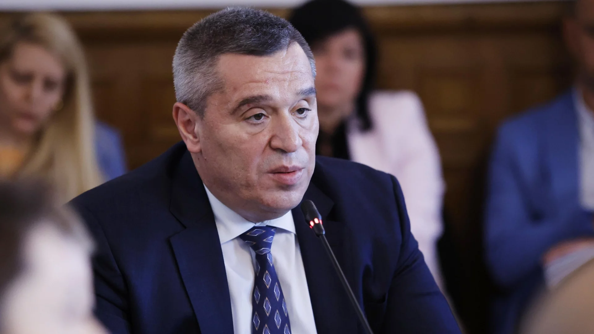 Земеделският министър: Водният ресурс не е управляван правилно години наред
