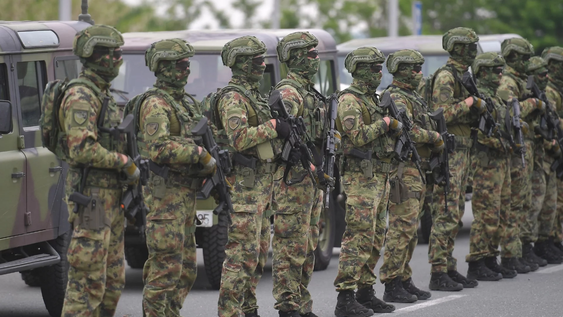 Сърбия въвежда военна служба за мъже и жени