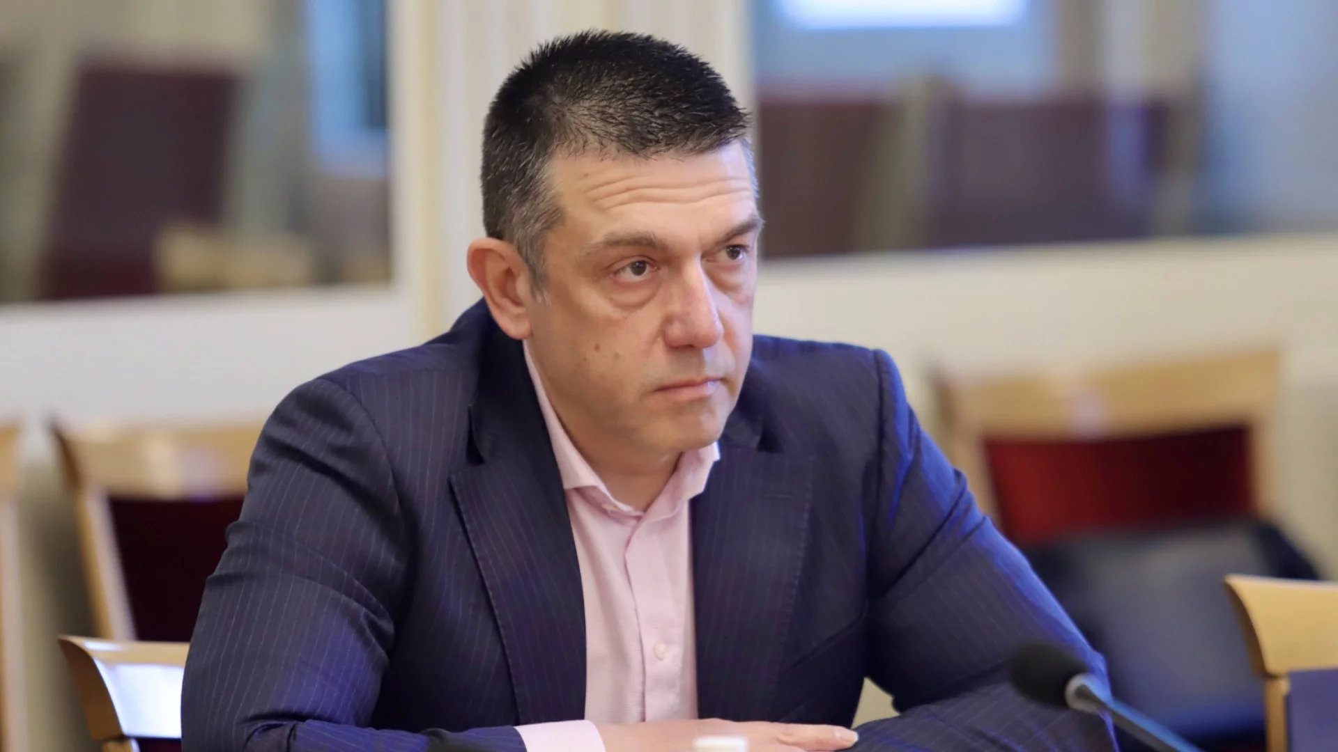 Жената на директора на митниците строи елитна сграда в центъра на София