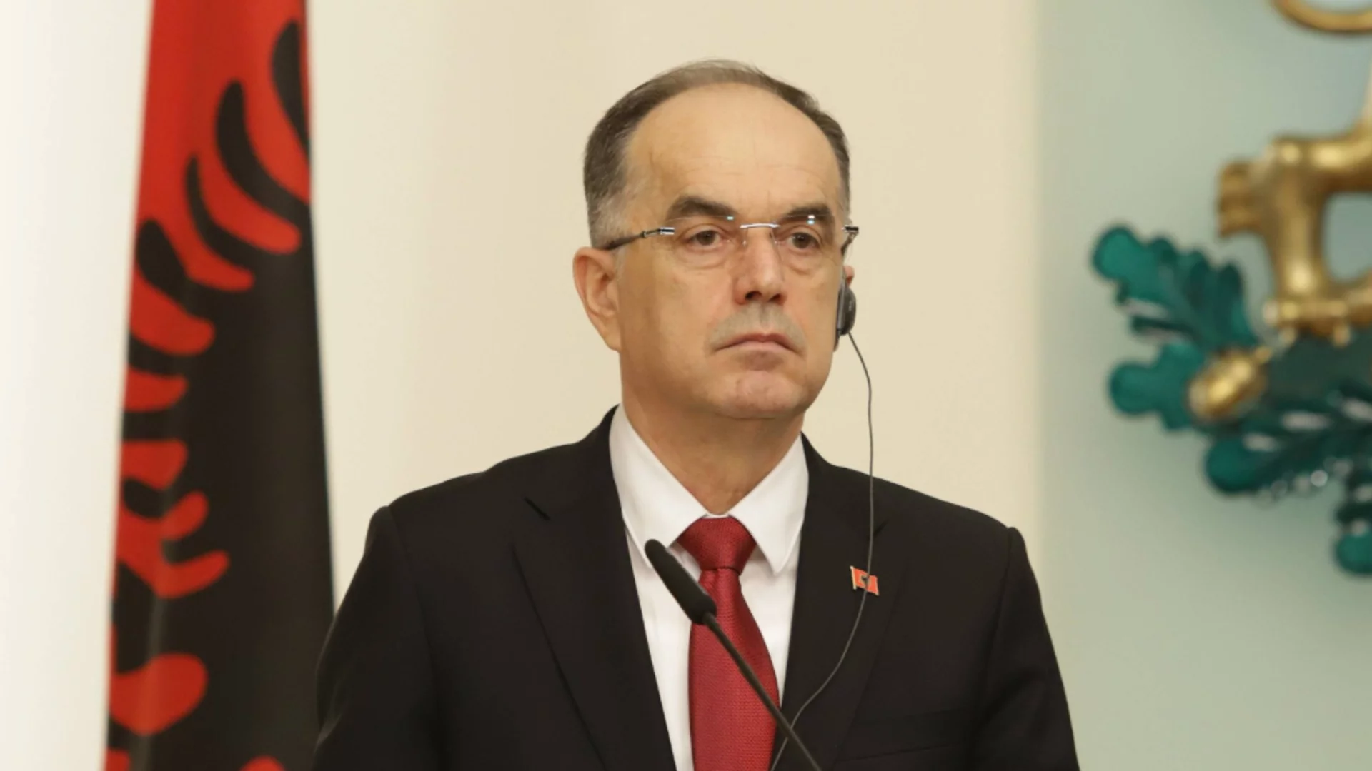 Албанският президент не подписа за виртуален министър