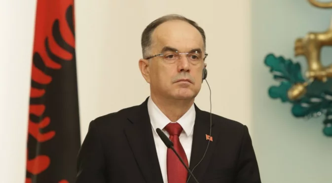 Албанският президент не подписа за виртуален министър