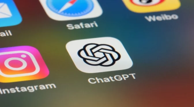 ChatGPT ще разпознава тийнейджърите, за да внимава с тях