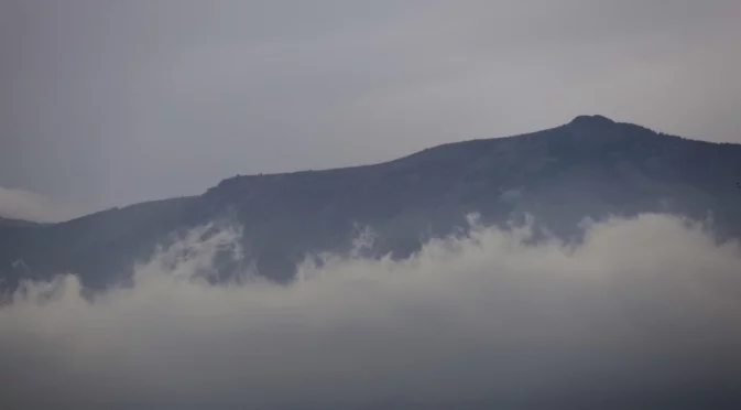 Мъгли и облаци в планините, лоши условия за туризъм