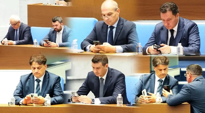 Мижав интерес: Министри си цъкат на телефоните по време на дебата за вота на недоверие