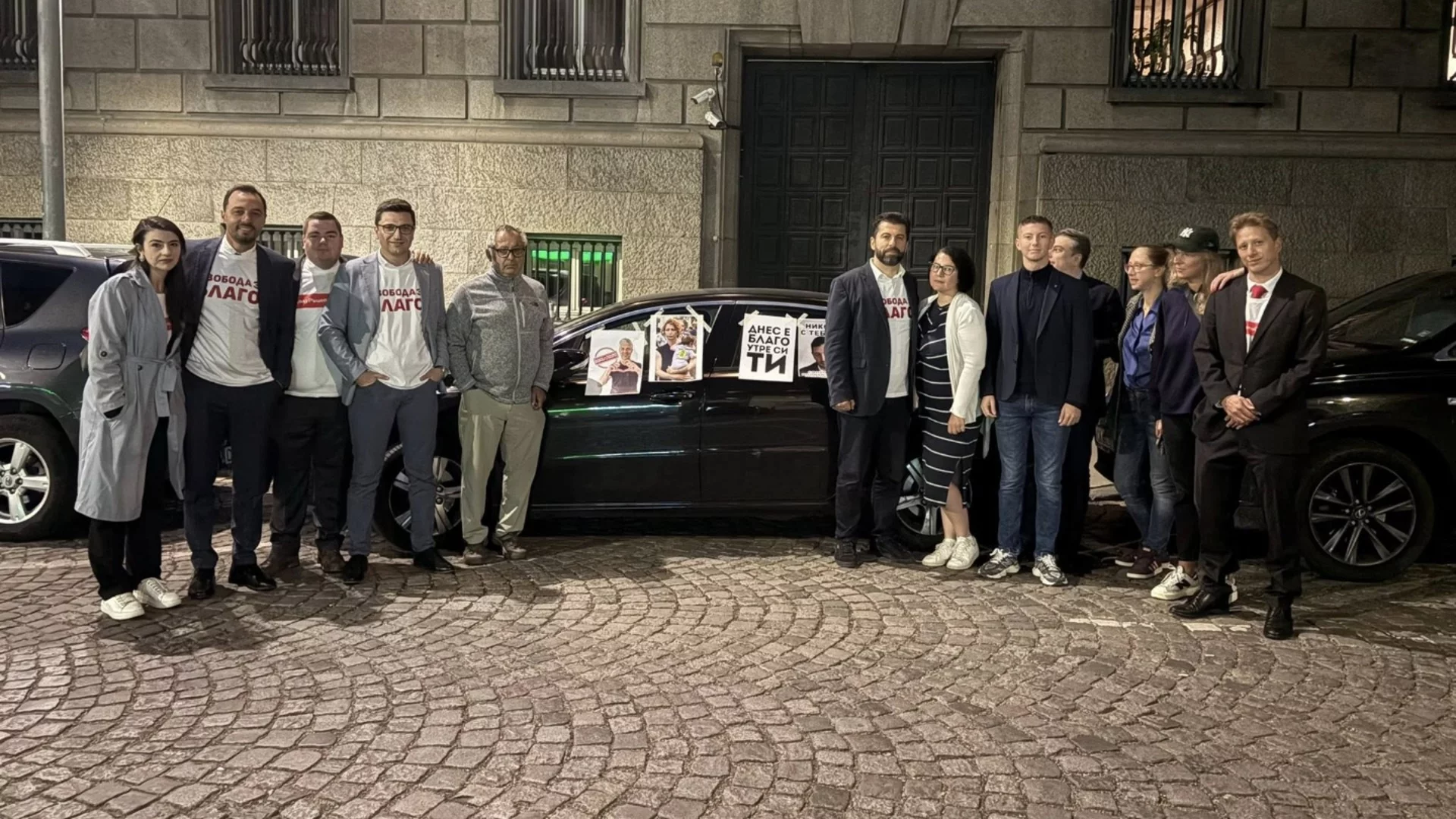 "Интересен флашмоб": Пиар експертът за блокираните входове на парламента