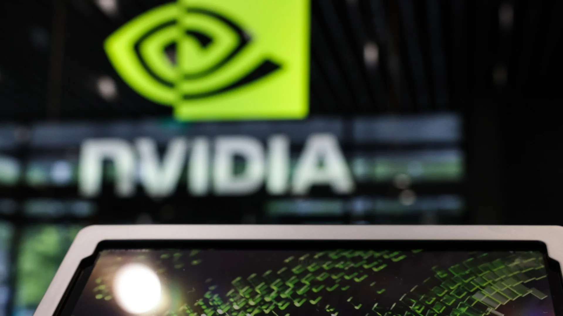 Nvidia ще инвестира 5 милиарда долара в популярна компания за чипове