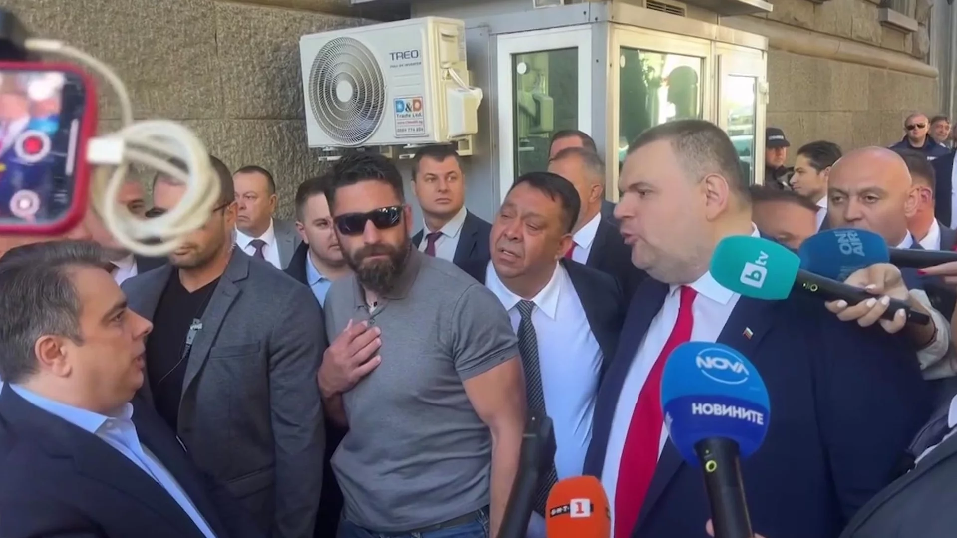 Държавата с главно "Д", предприятие с главно "П" и Кордон бльо, но от свинско