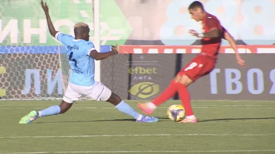 С пълна сила и право в целта: Годой изрита съперник в най-скъпото (ВИДЕО 18+)