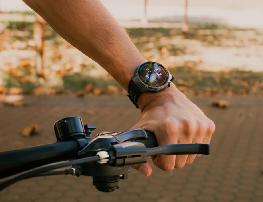 Huawei Watch GT 6 Pro носи цял куп ползи за ежедневието и спорта в красива обвивка