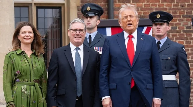 Тръмп се хвана за главата: "Путин ме разочарова". Стармър му подсказа следващия ход (ВИДЕО)